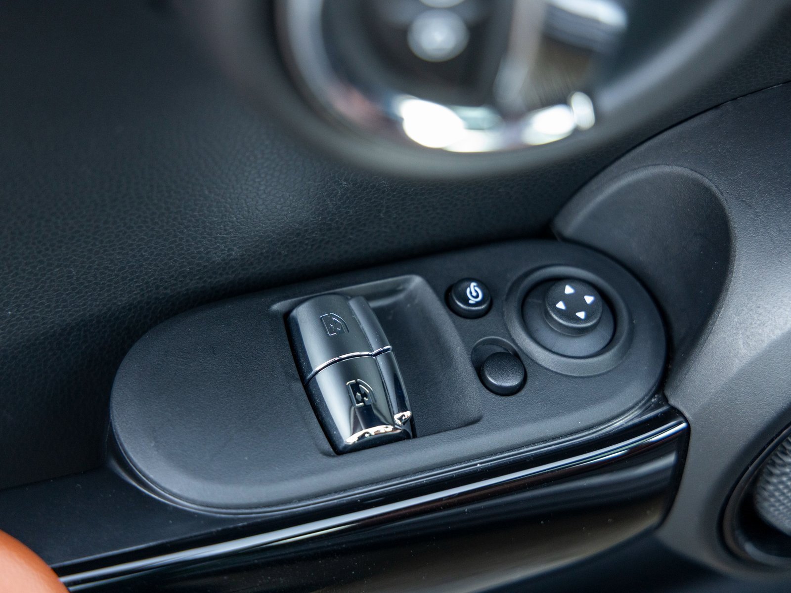 Used 2023 MINI Cooper 2-Door Hardtop w/ Signature Upholstery Package image 23