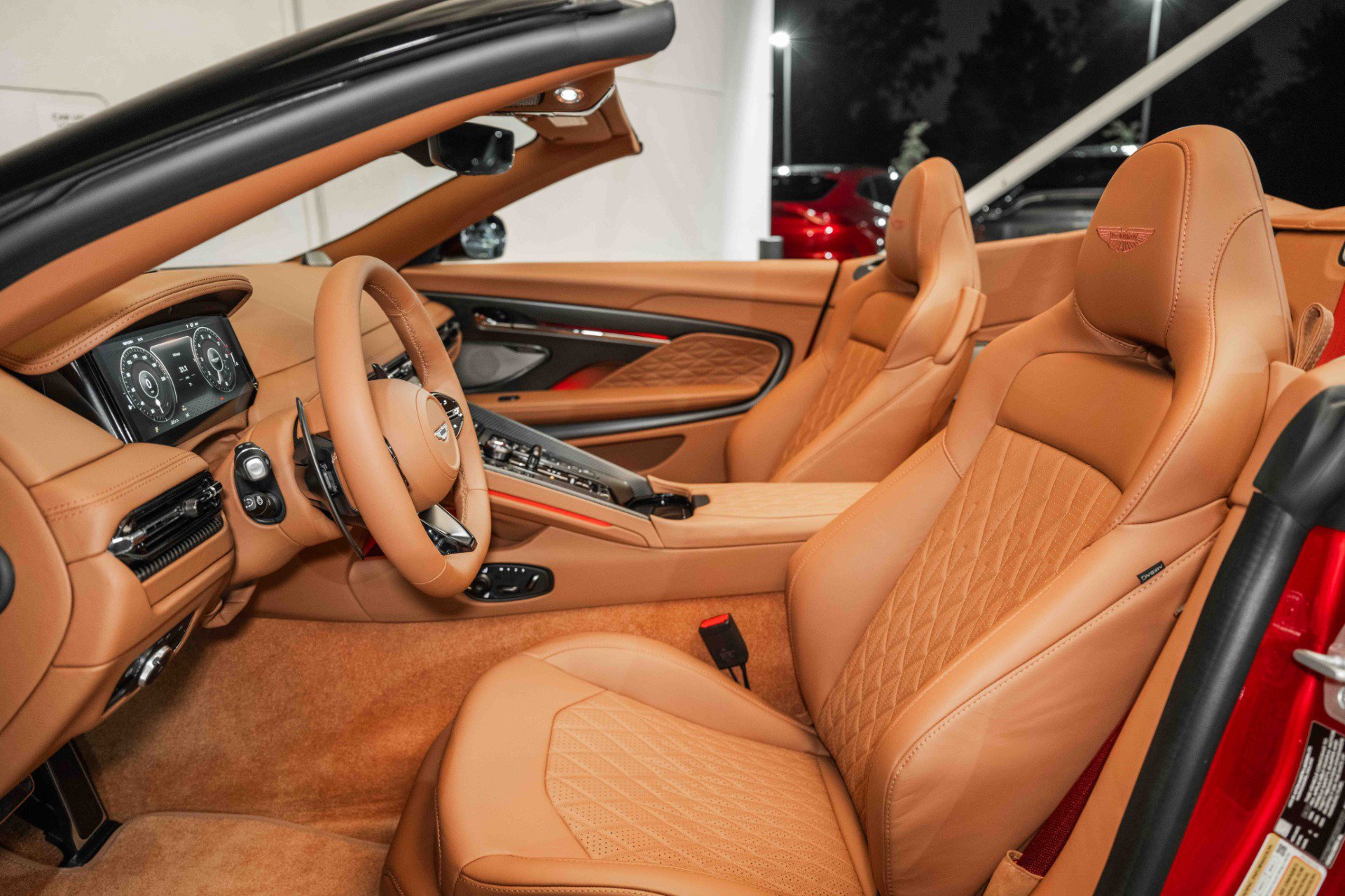 Used 2025 Aston Martin DB12 Convertible image 10