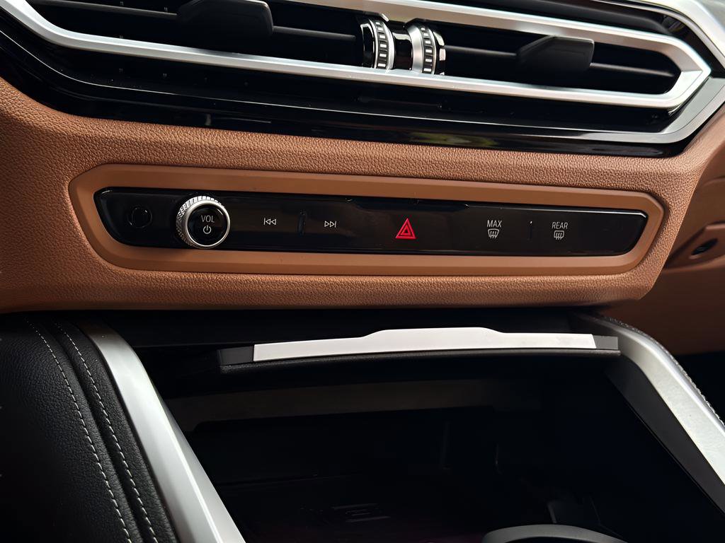 Used 2024 BMW 440i xDrive Convertible w/ Premium Package image 32