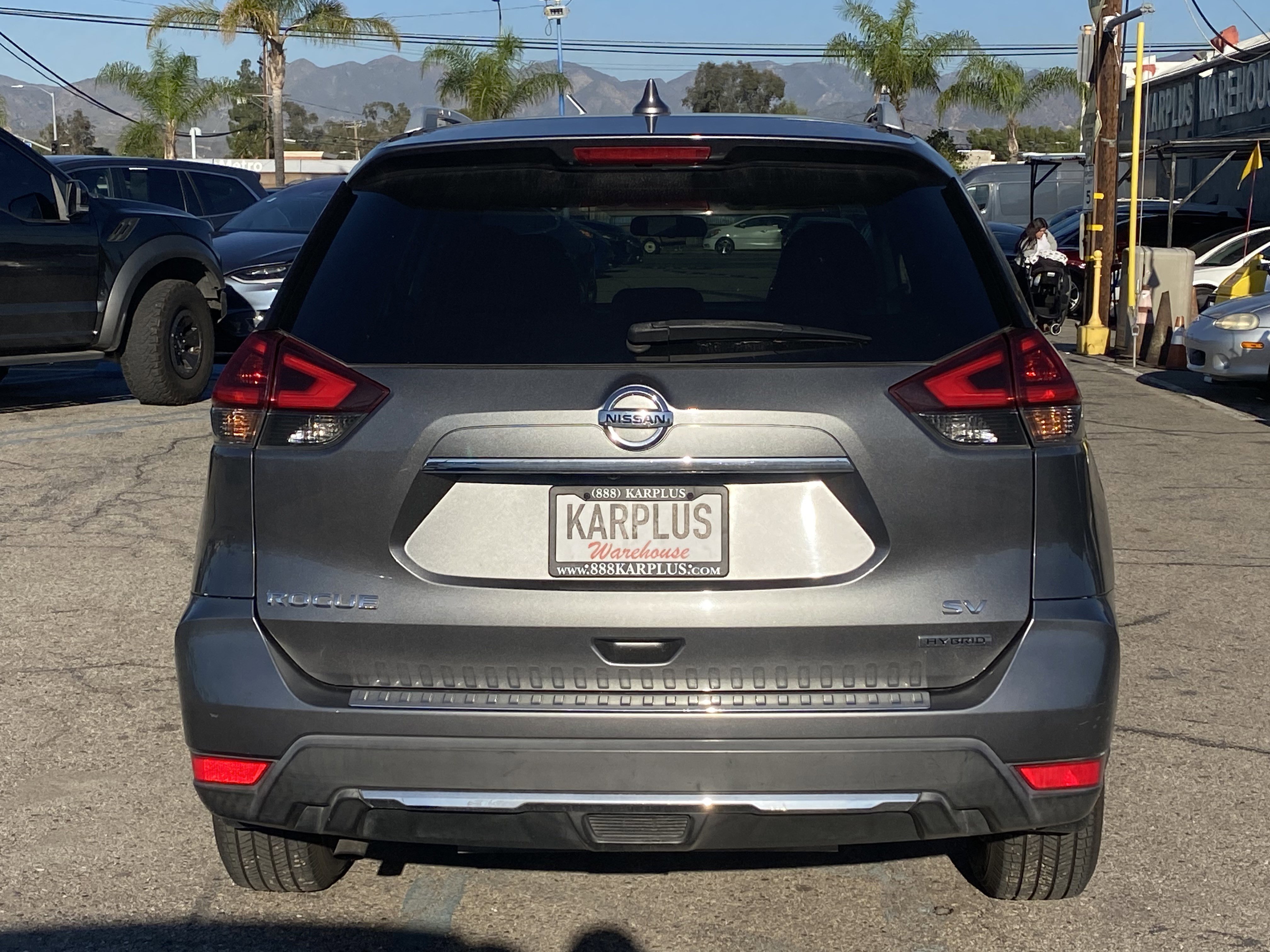 Used 2018 Nissan Rogue SV w/ Premium Package image 8