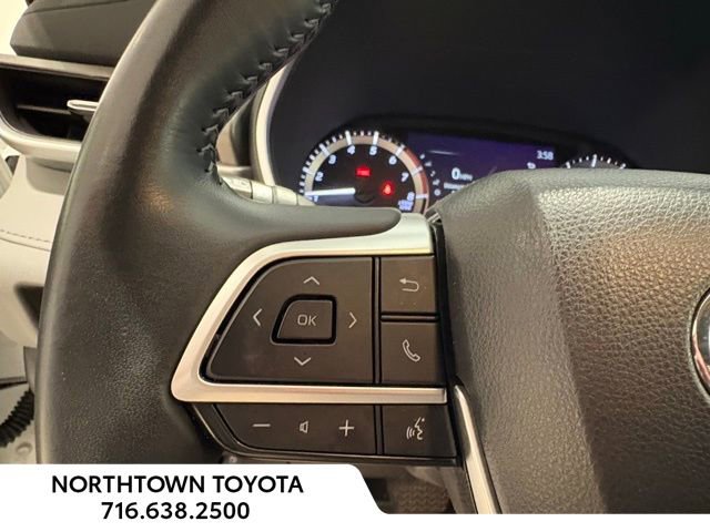 Used 2023 Toyota Highlander XLE image 19