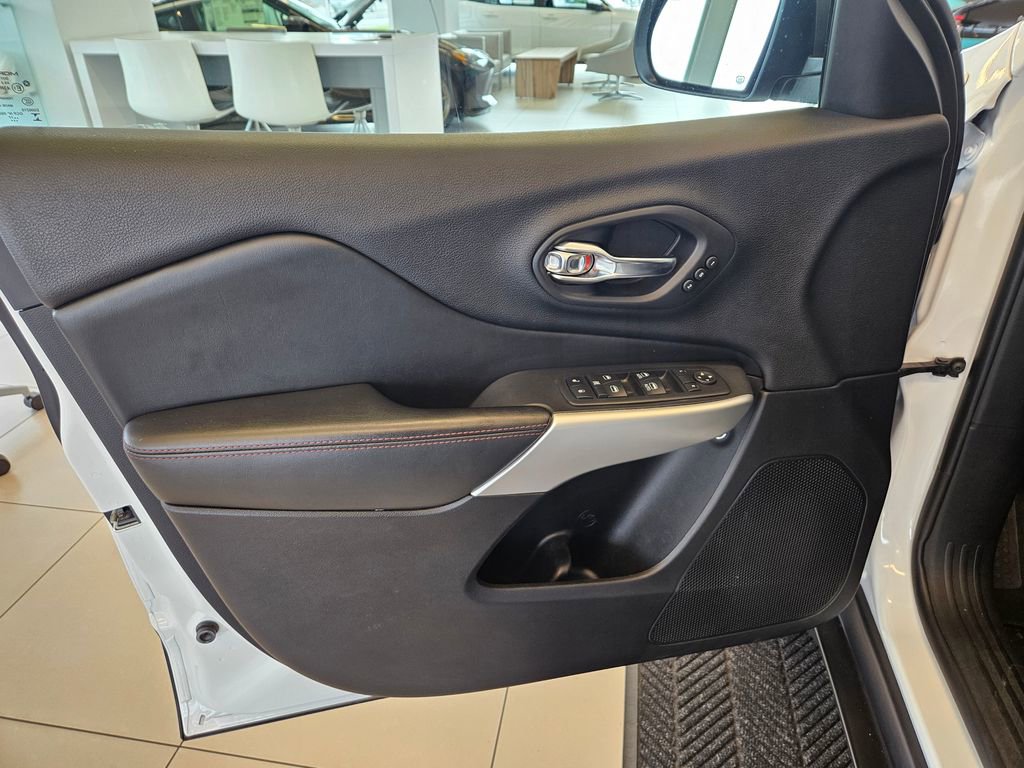 Used 2018 Jeep Cherokee Trailhawk w/ Quick Order Package 27L image 13