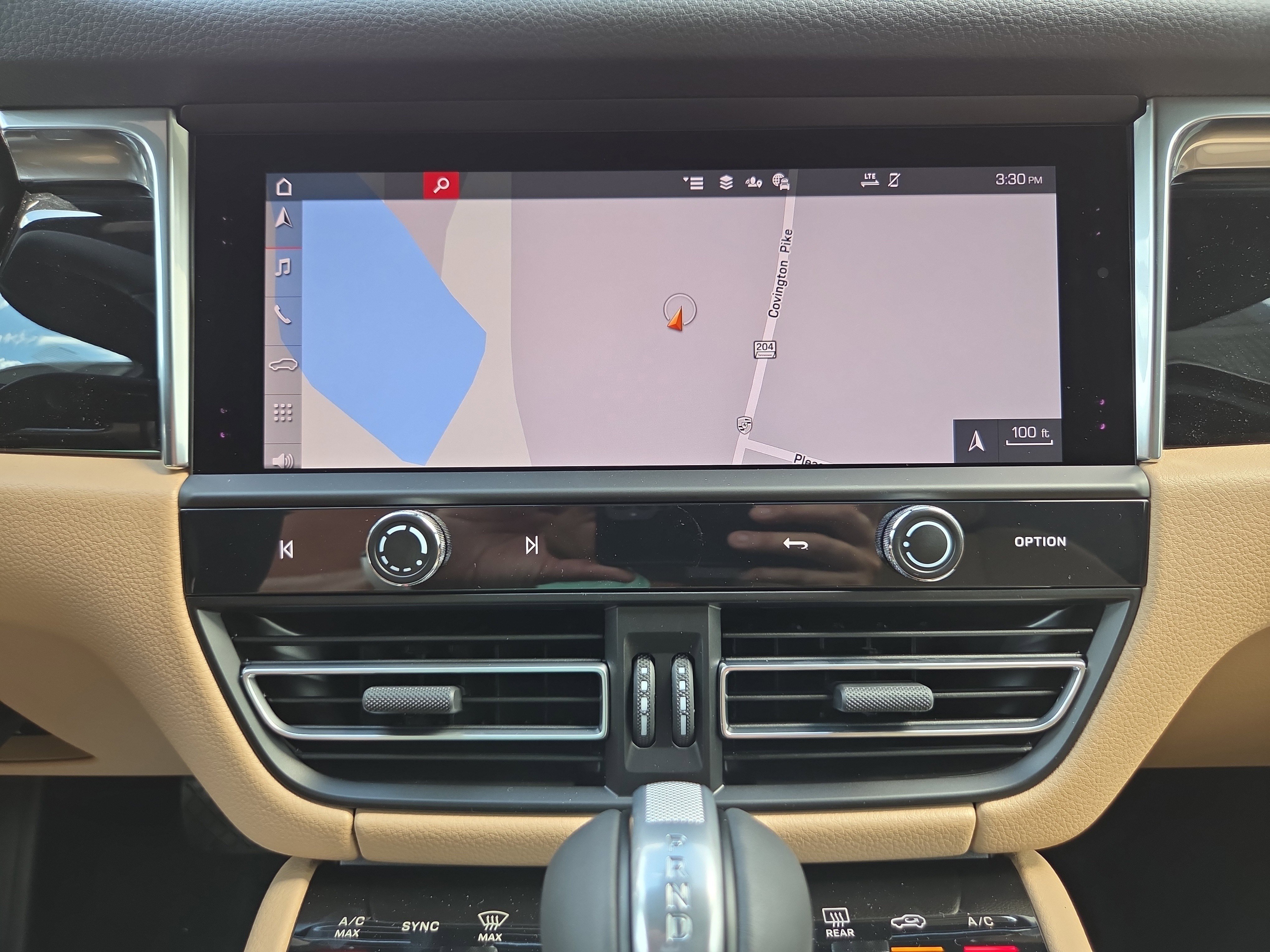 Used 2025 Porsche Macan AWD/4WD image 21