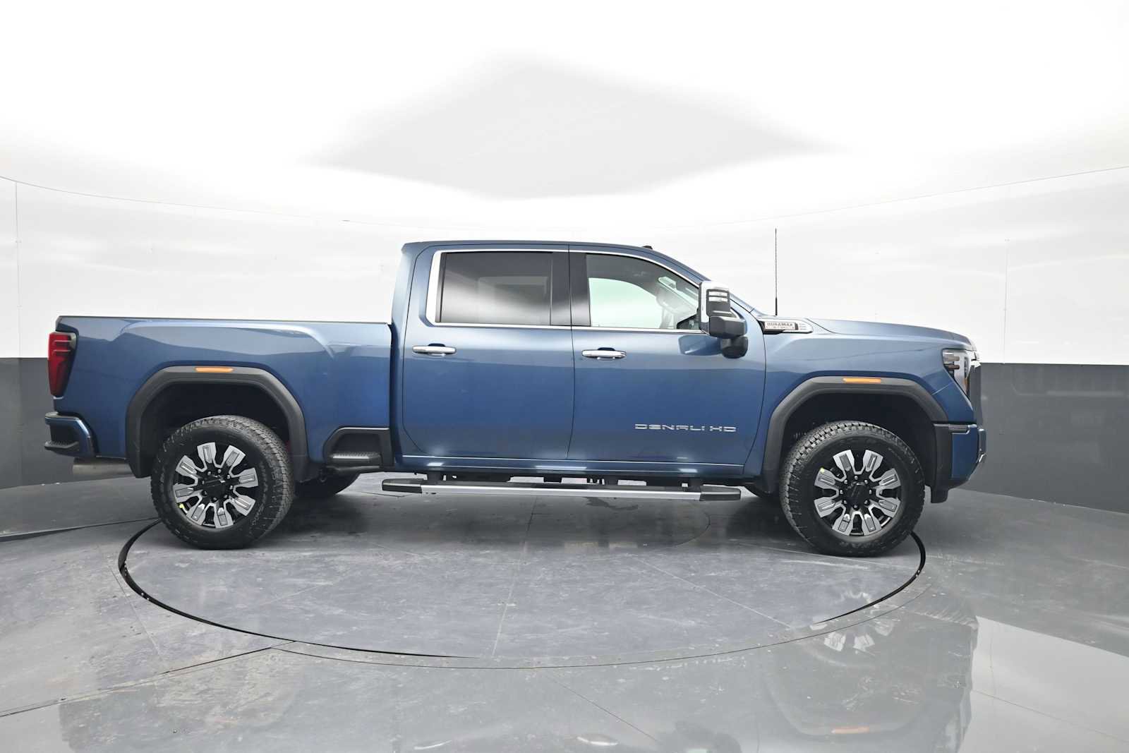 New 2026 GMC Sierra 2500 Denali w/ Denali Reserve Package AWD/4WD image 9