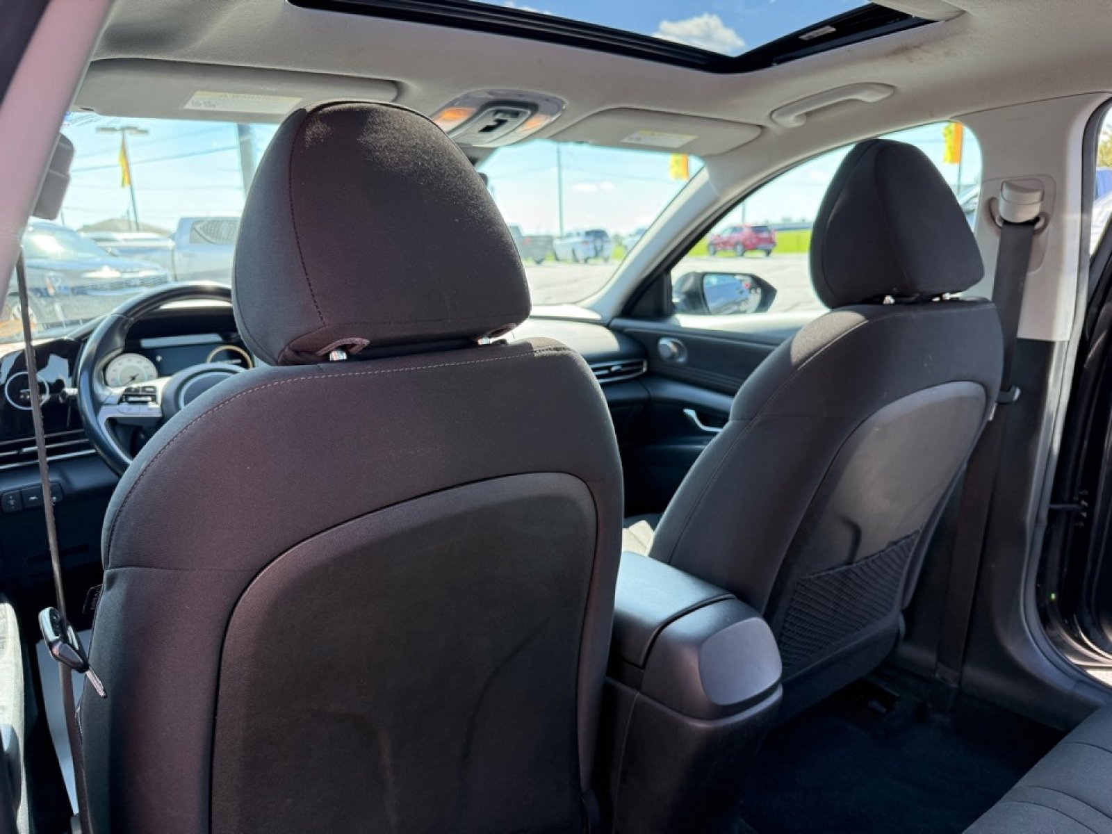 Used 2021 Hyundai Elantra SEL w/ Convenience + Premium Package image 18