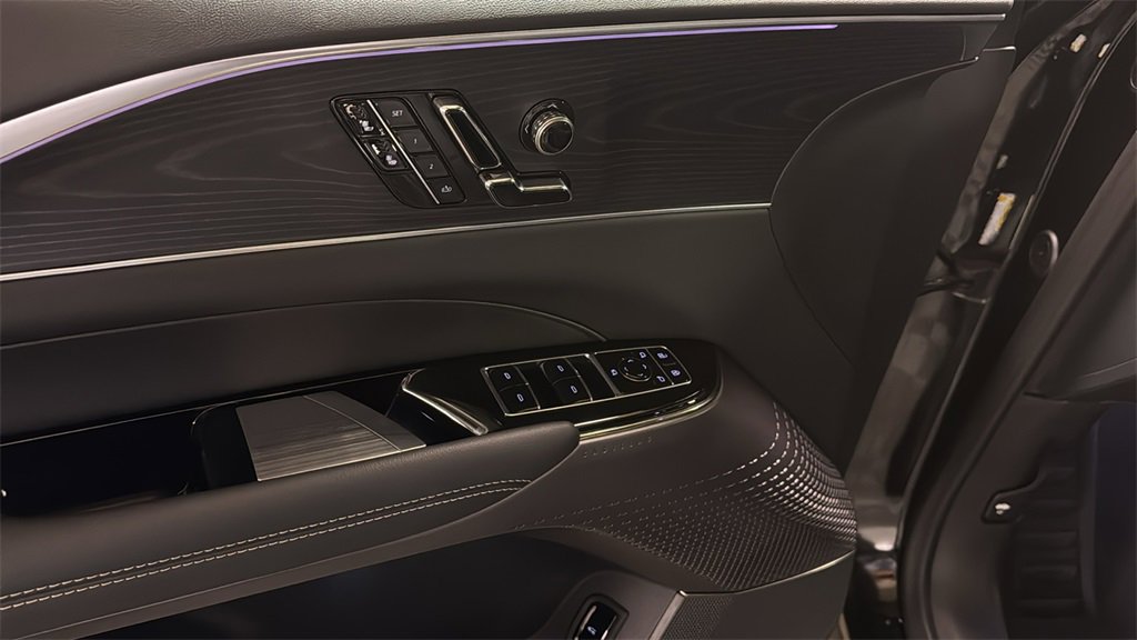 Used 2025 Cadillac Lyriq Sport image 24