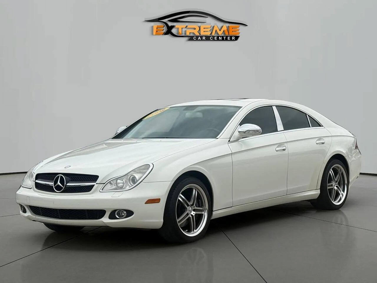 Used 2008 Mercedes-Benz CLS 550 w/ P1 Pkg image 2