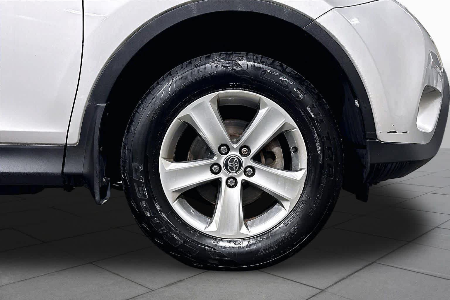 Used 2015 Toyota RAV4 XLE AWD/4WD image 11