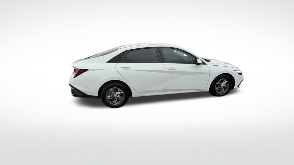 Used 2025 Hyundai Elantra SE image 35