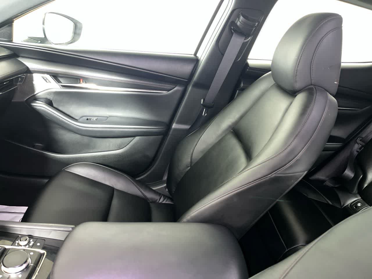 Used 2019 MAZDA MAZDA3 Hatchback w/ Preferred Package FWD image 26
