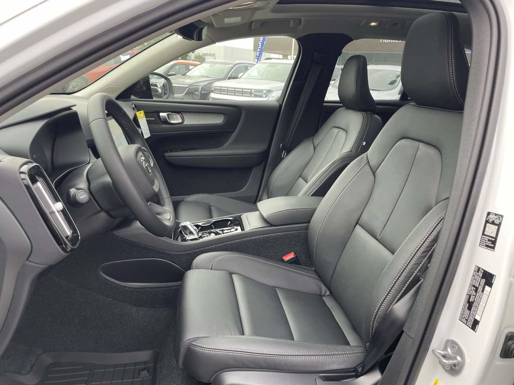 New 2026 Volvo XC40 B5 Plus w/ Climate Package AWD/4WD image 8