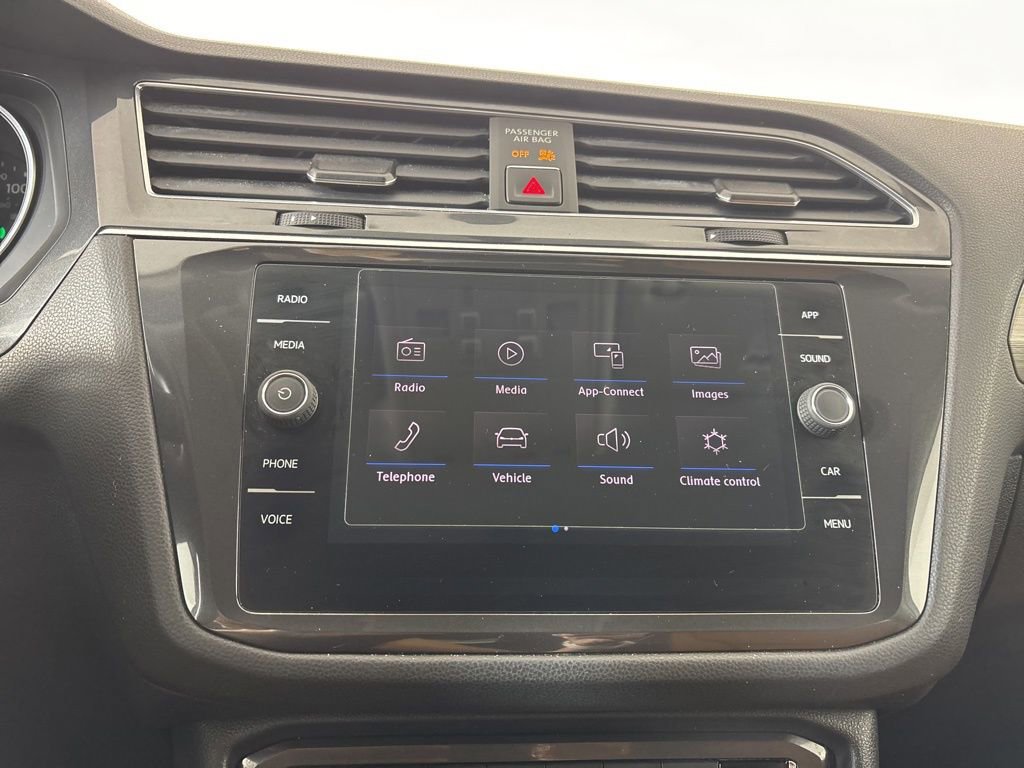 Used 2018 Volkswagen Tiguan SE image 27
