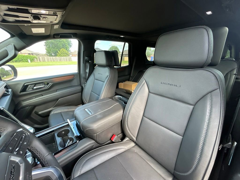 Used 2025 GMC Yukon Denali w/ Denali Reserve Package AWD/4WD image 8