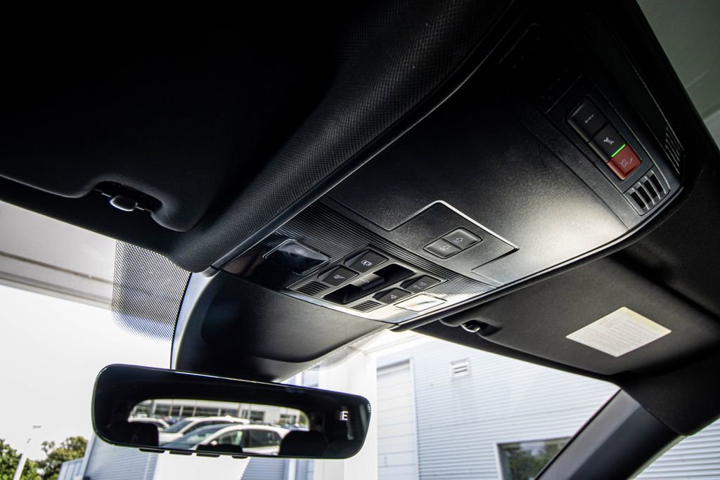 Used 2023 Volkswagen Tiguan SE R-Line image 30