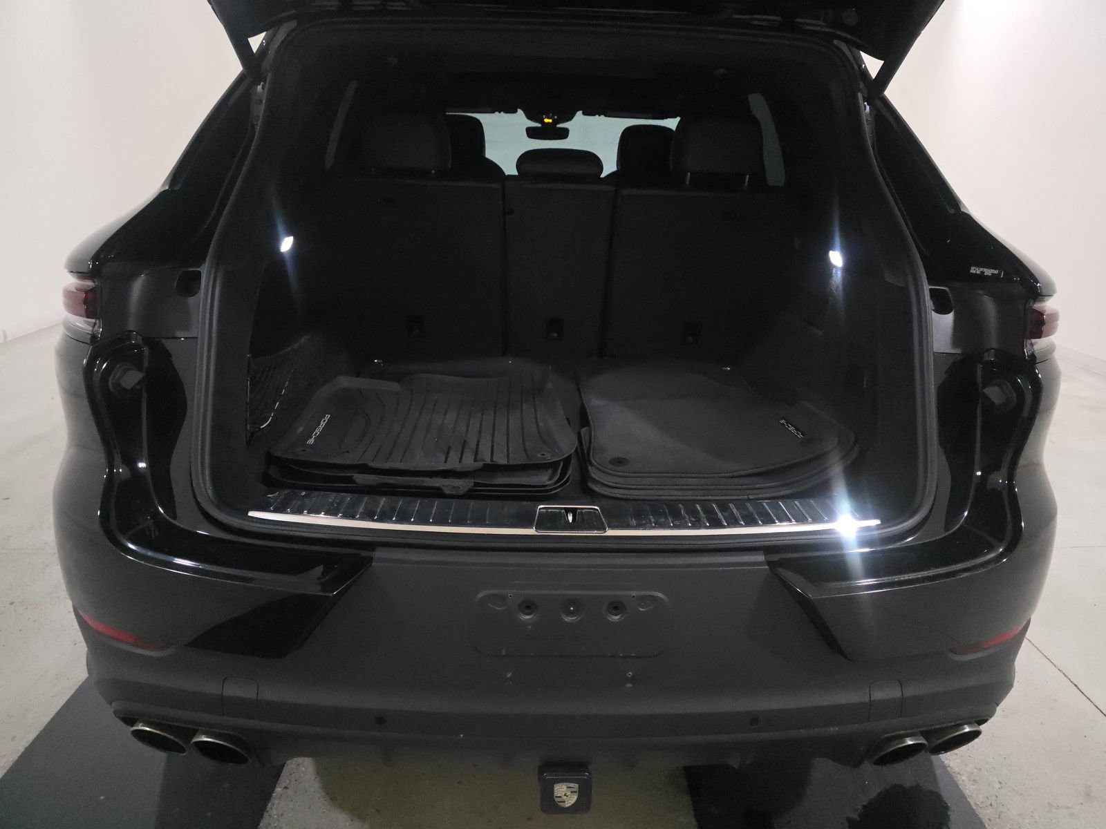 Used 2024 Porsche Cayenne S image 18