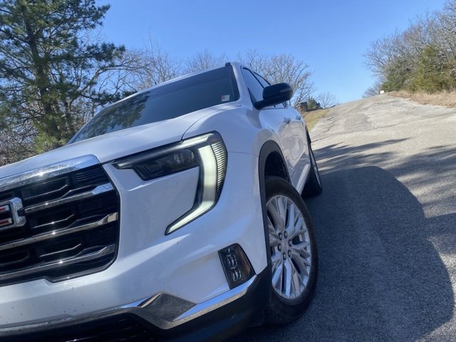 Used 2025 GMC Acadia Elevation w/ Elevation Premium Package image 4