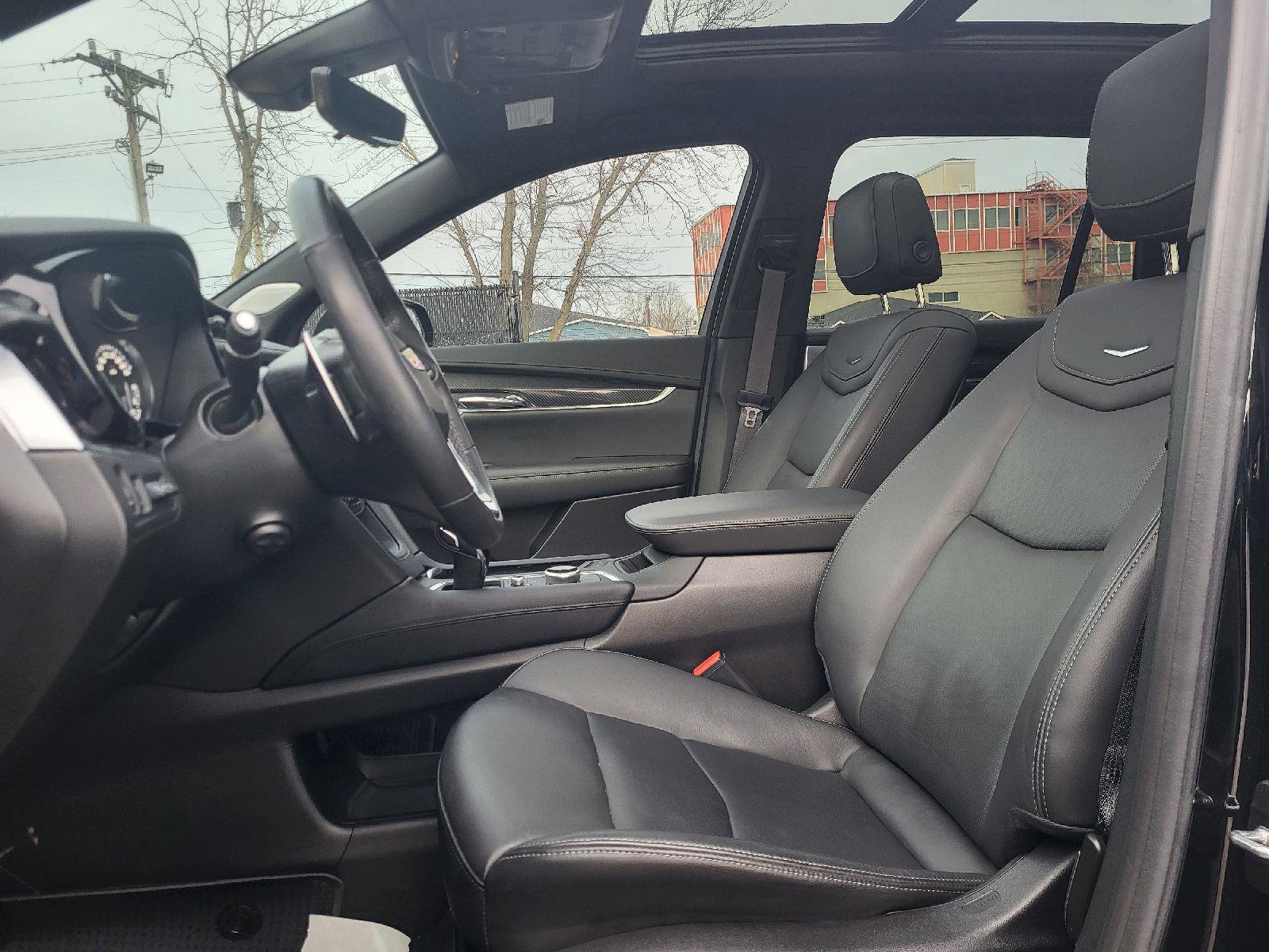 Used 2024 Cadillac XT6 Sport image 9