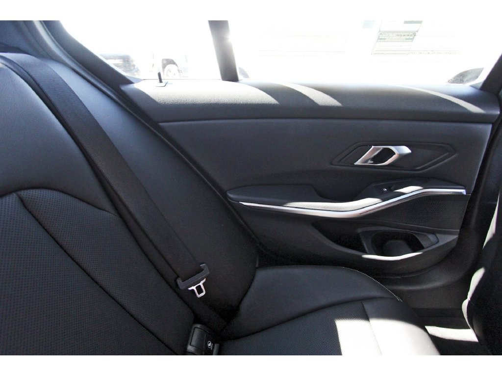 Used 2025 BMW 330i Sedan RWD image 11