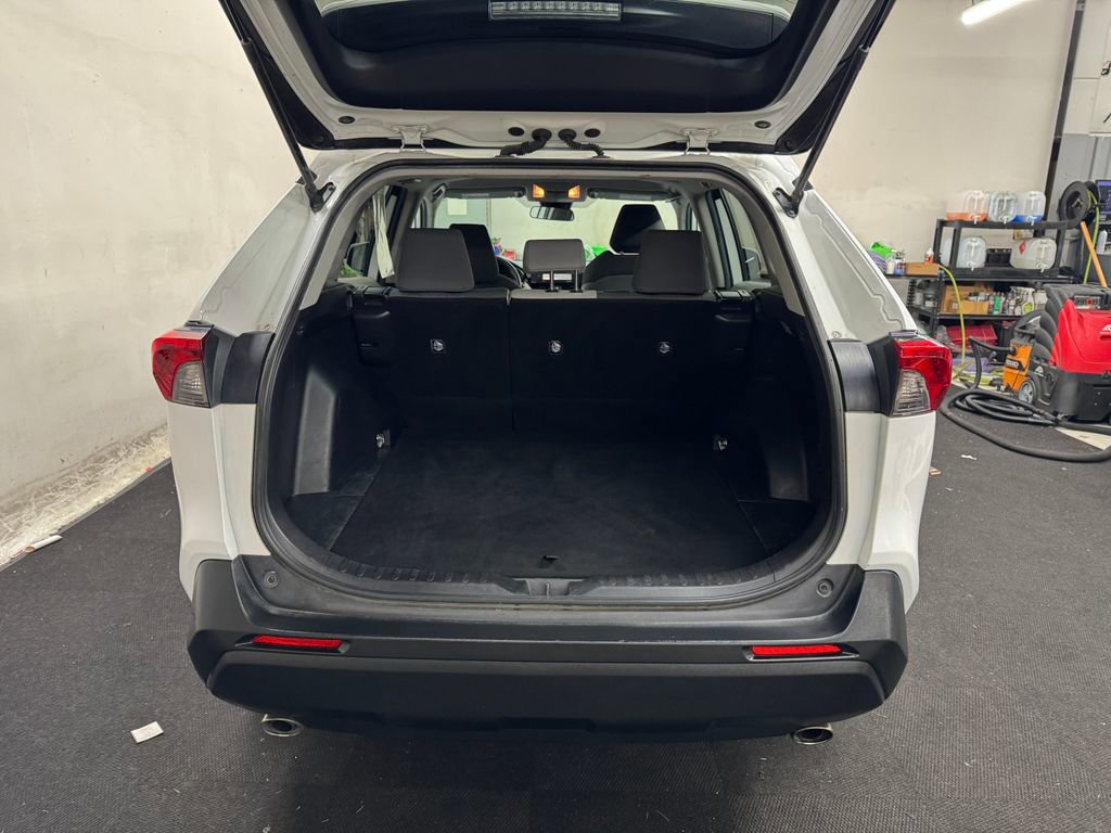 Used 2020 Toyota RAV4 XLE image 6