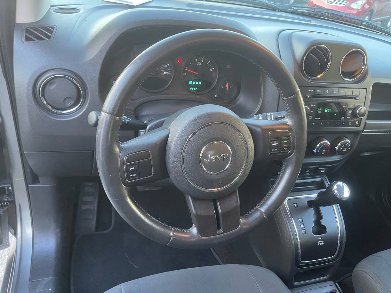 Used 2013 Jeep Compass Latitude AWD/4WD image 15