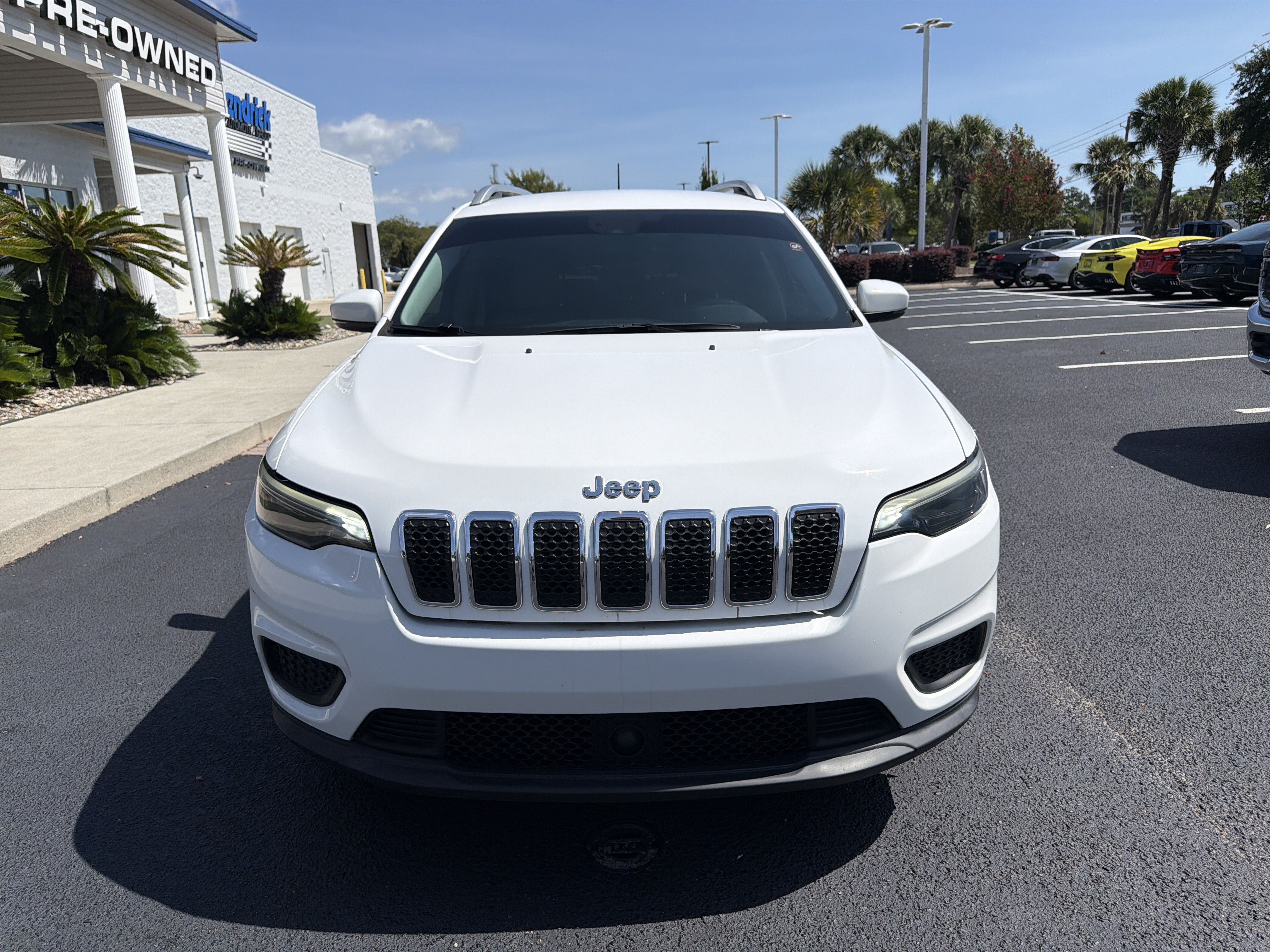Used 2021 Jeep Cherokee Latitude FWD image 3