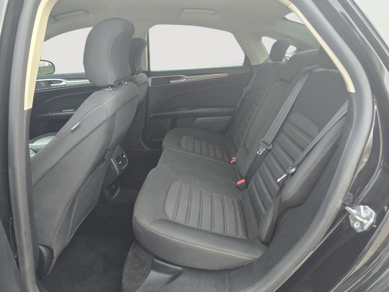 Used 2019 Ford Fusion SE image 19