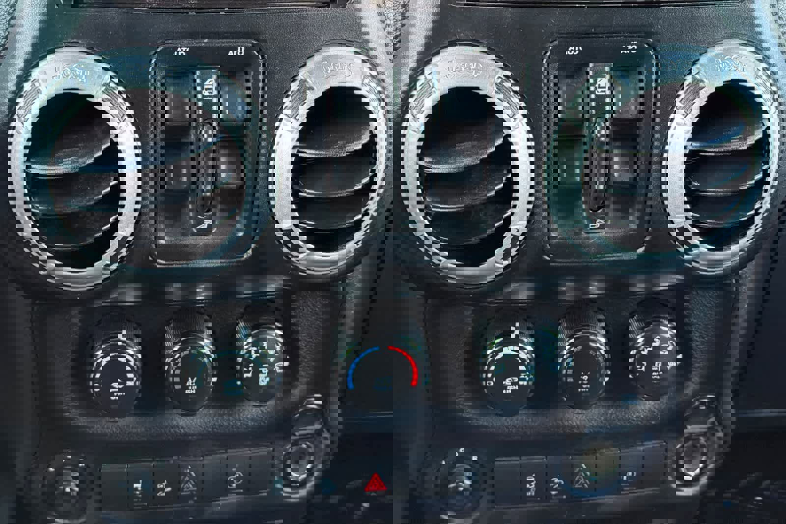 Used 2014 Jeep Wrangler Unlimited Sahara w/ Connectivity Group image 21