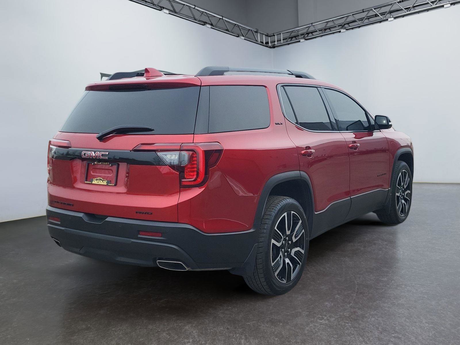 Used 2021 GMC Acadia SLT w/ Elevation Edition image 3