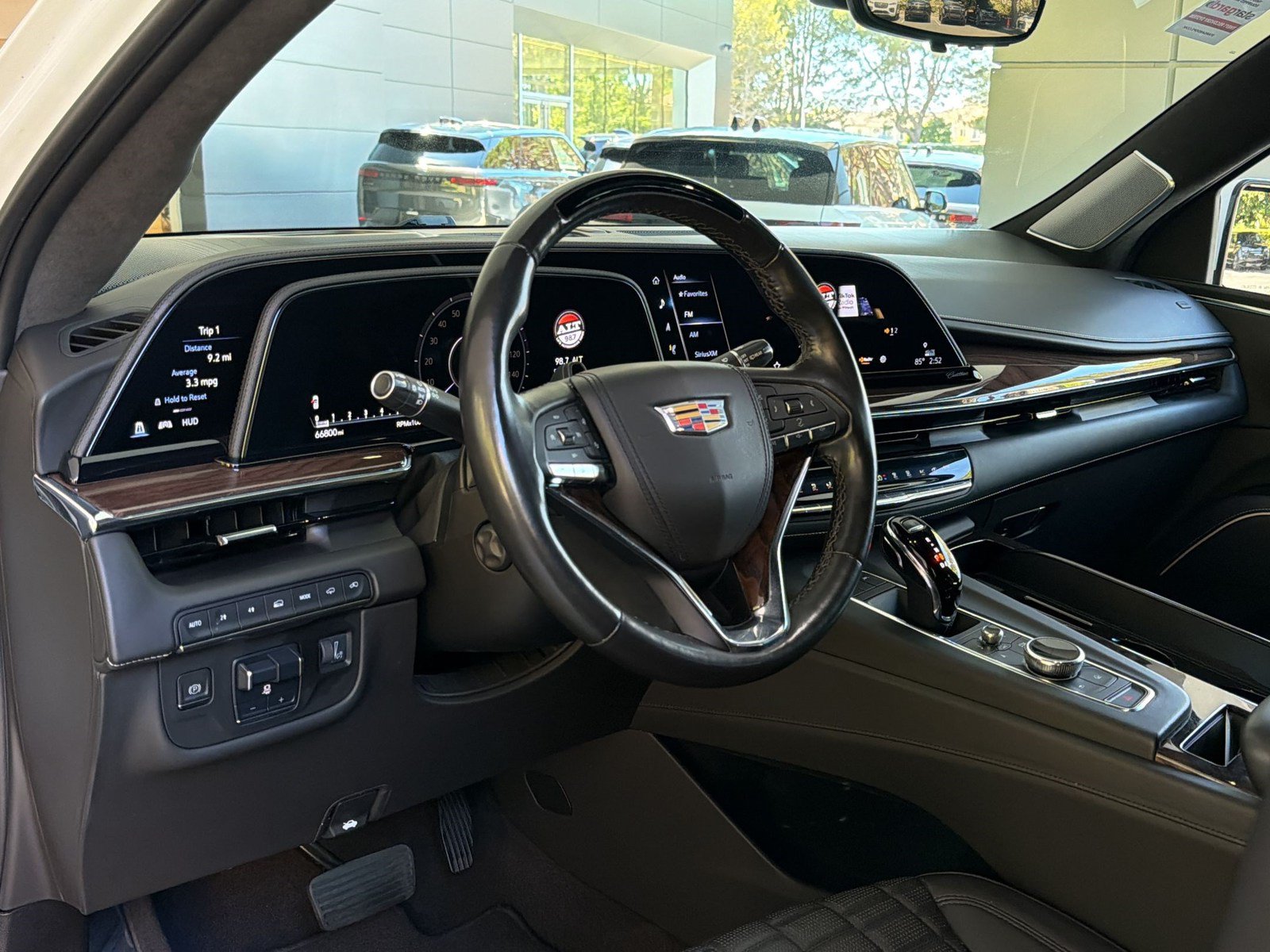 Used 2023 Cadillac Escalade ESV Sport Platinum w/ LPO, ONYX Package AWD/4WD image 4