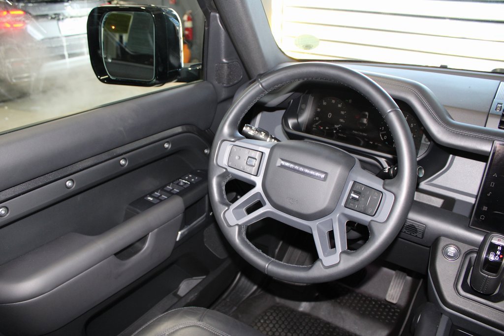 Used 2025 Land Rover Defender 110 X-Dynamic SE image 23