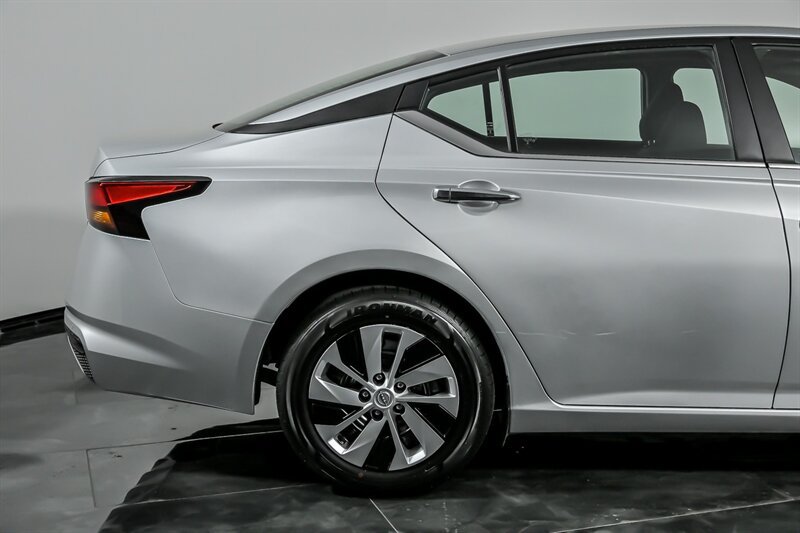 Used 2024 Nissan Altima 2.5 S FWD image 11