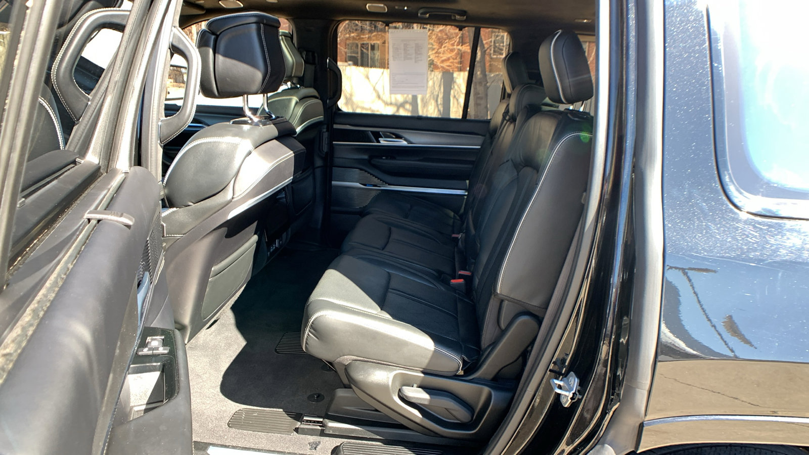 Used 2022 Jeep Grand Wagoneer Series II AWD/4WD image 21