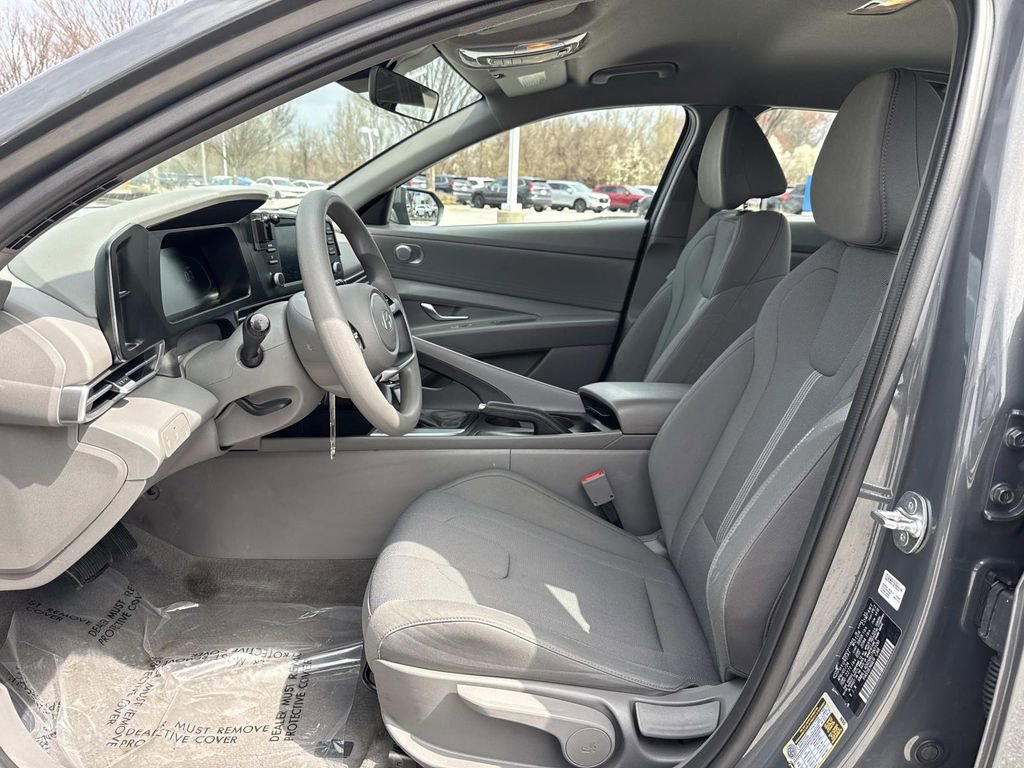 Used 2024 Hyundai Elantra SE FWD image 16