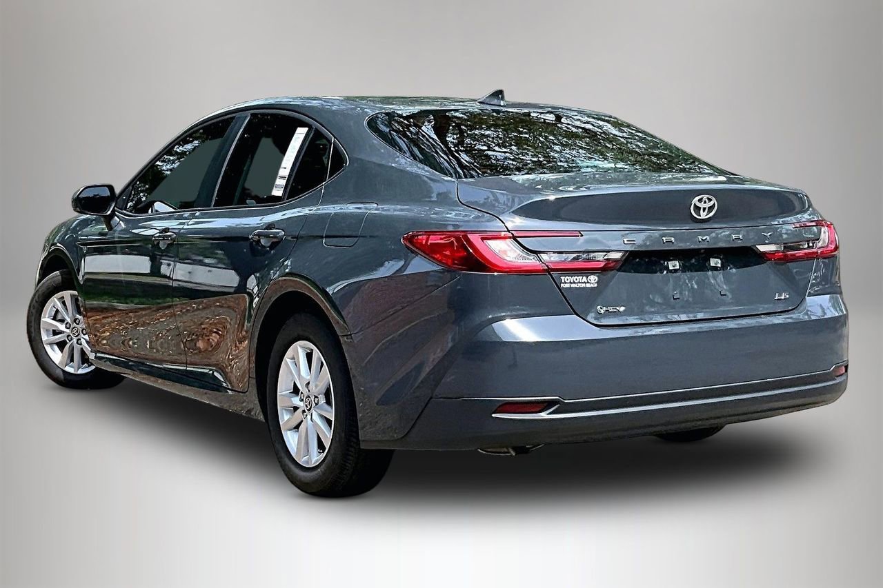 Used 2025 Toyota Camry LE FWD image 4