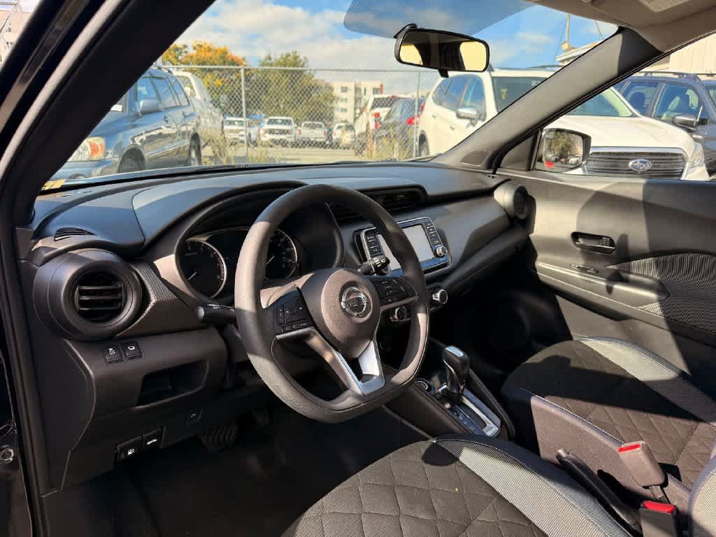 Used 2018 Nissan Kicks S FWD image 2