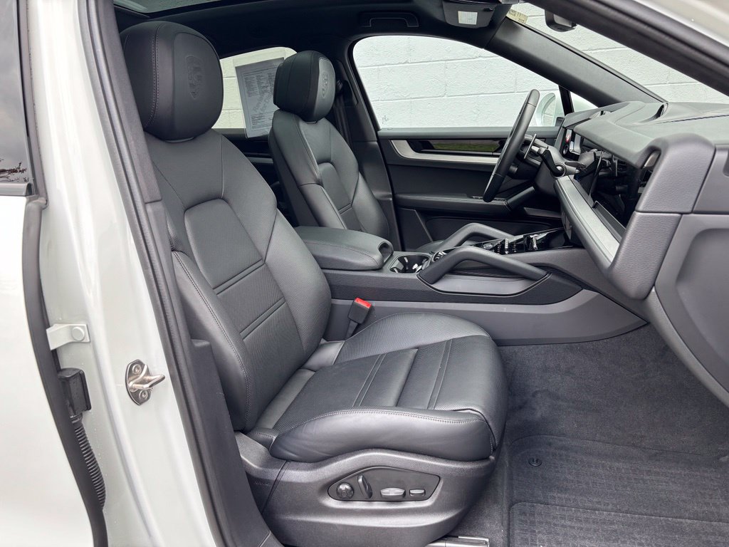 Certified 2026 Porsche Cayenne Coupe AWD/4WD image 18