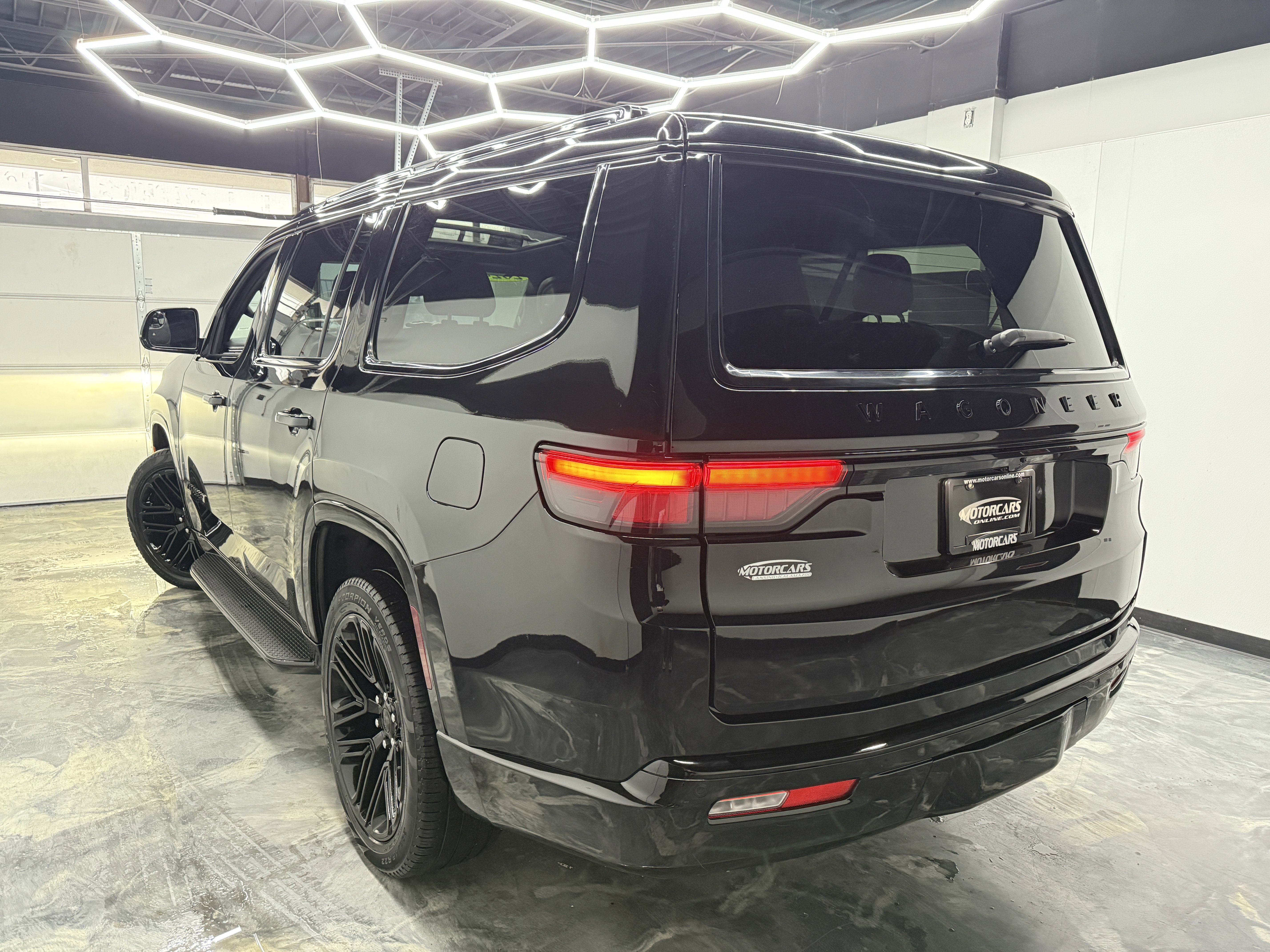 Used 2024 Jeep Wagoneer Series II image 3