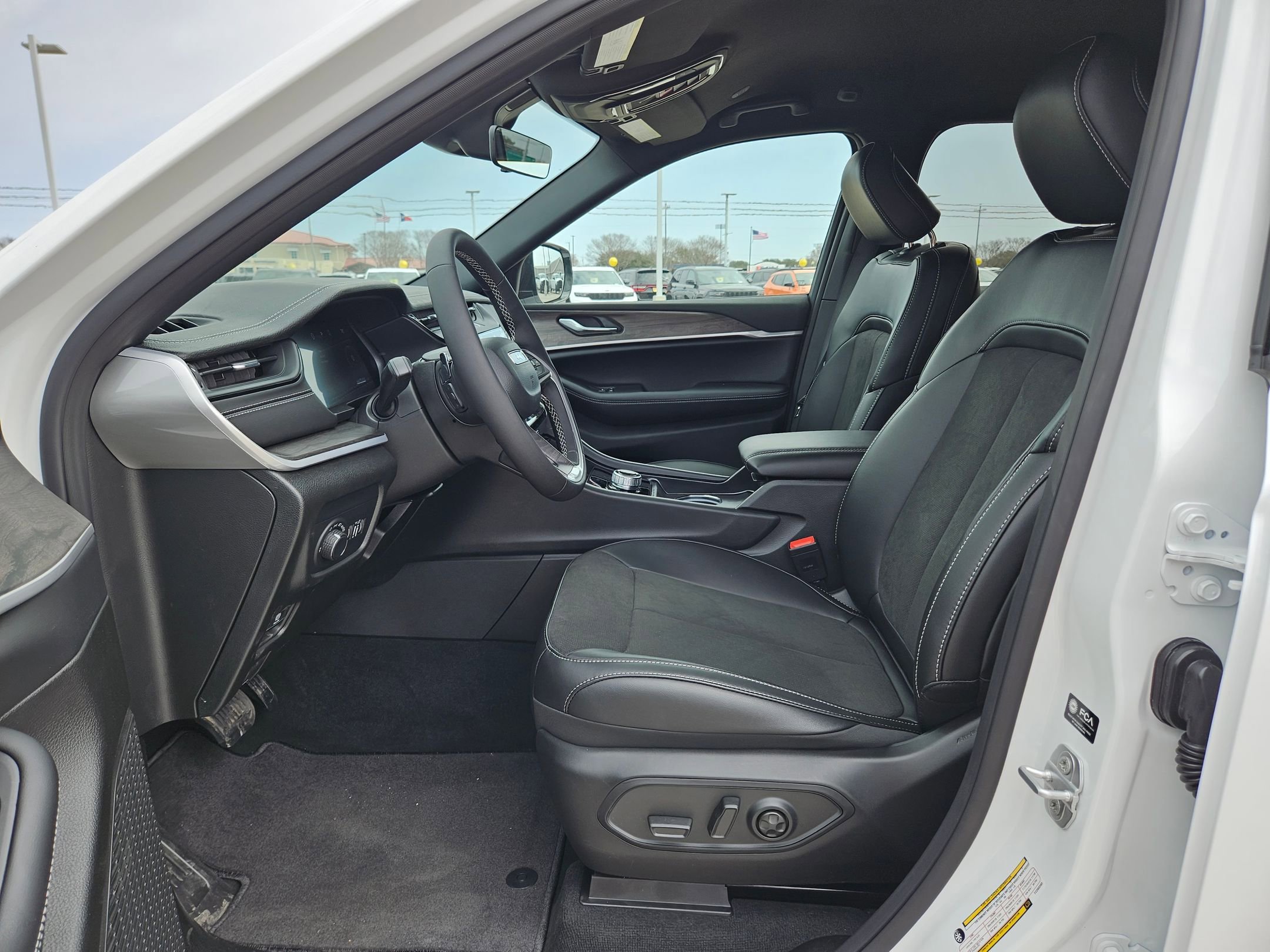 New 2026 Jeep Grand Cherokee Altitude RWD image 9