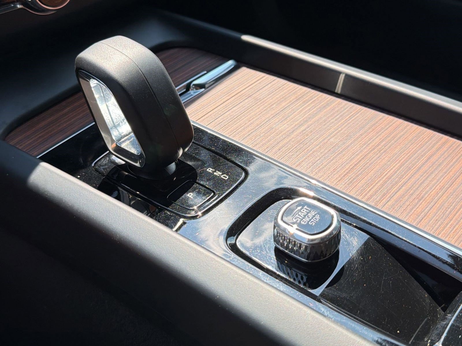 Certified 2024 Volvo XC60 B5 Plus w/ Climate Package AWD/4WD image 18