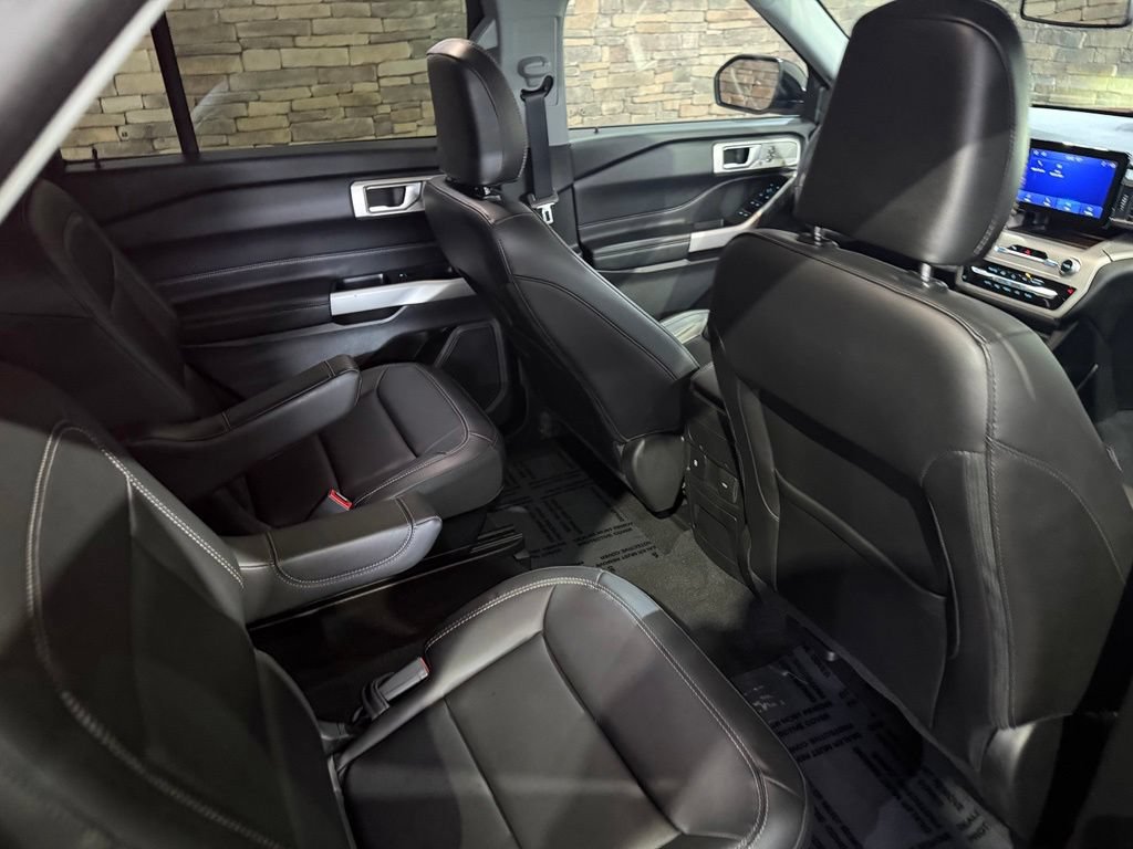 Used 2024 Ford Explorer XLT w/ Equipment Group 202A AWD/4WD image 33