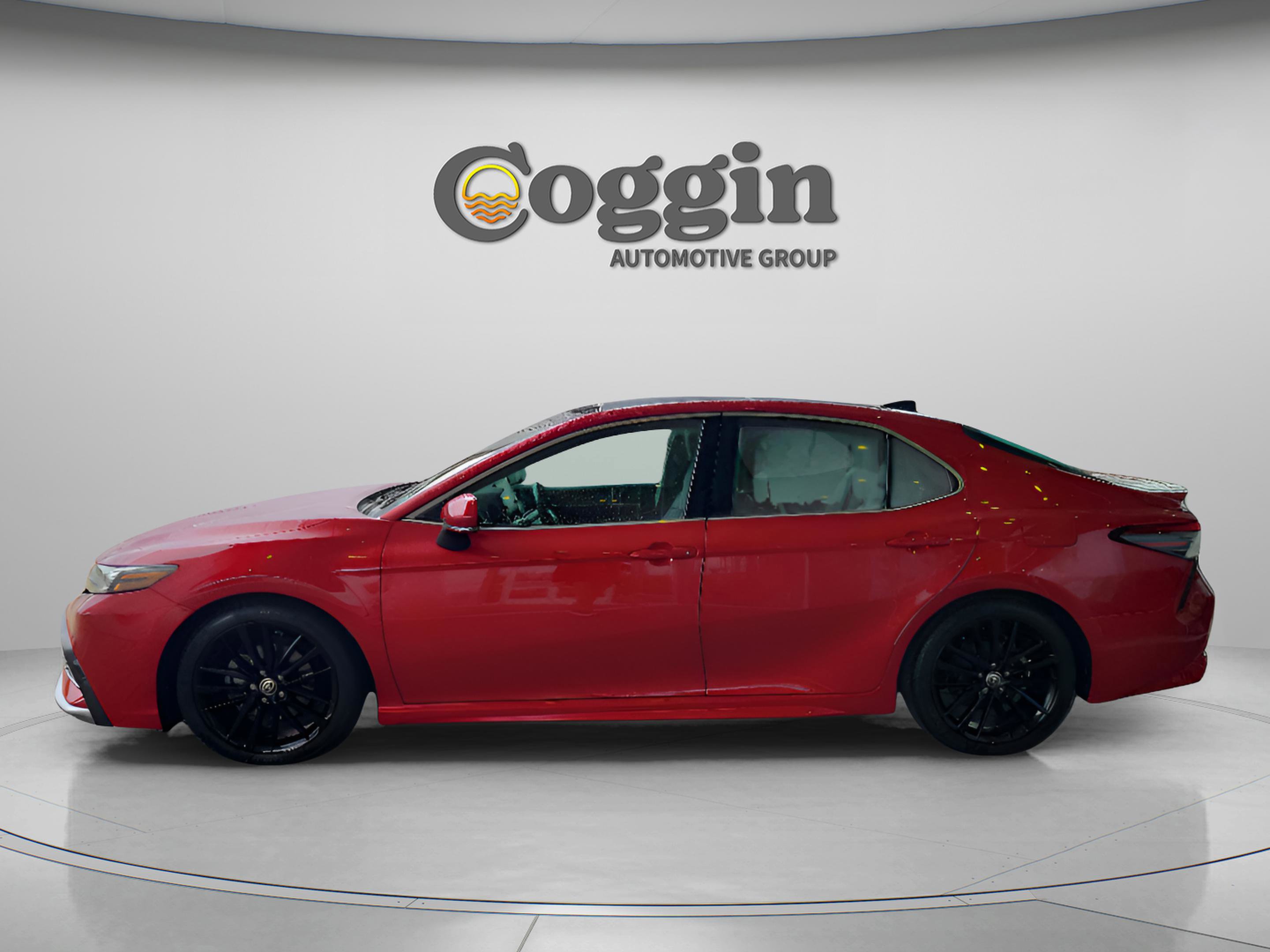 Used 2022 Toyota Camry XSE image 4