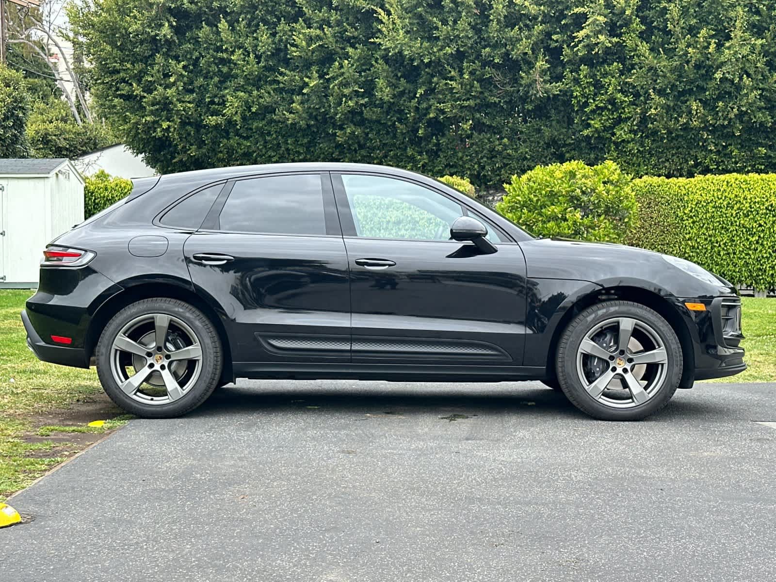 Certified 2026 Porsche Macan AWD/4WD image 9
