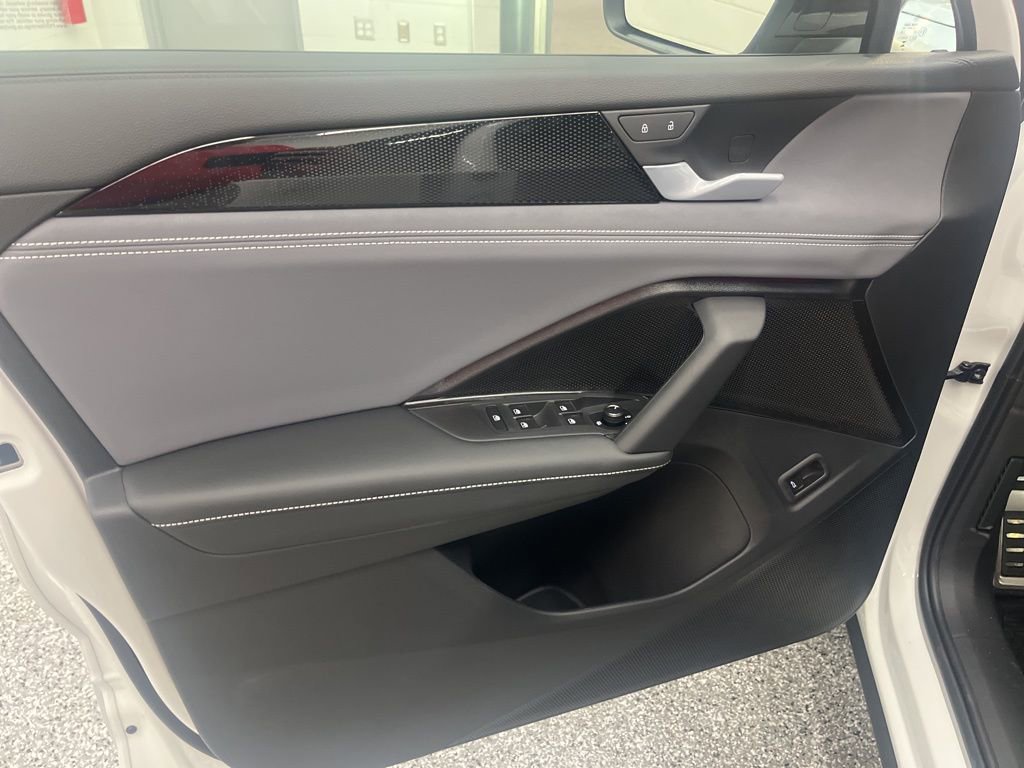 New 2026 Volkswagen Tiguan SE R-Line FWD image 13