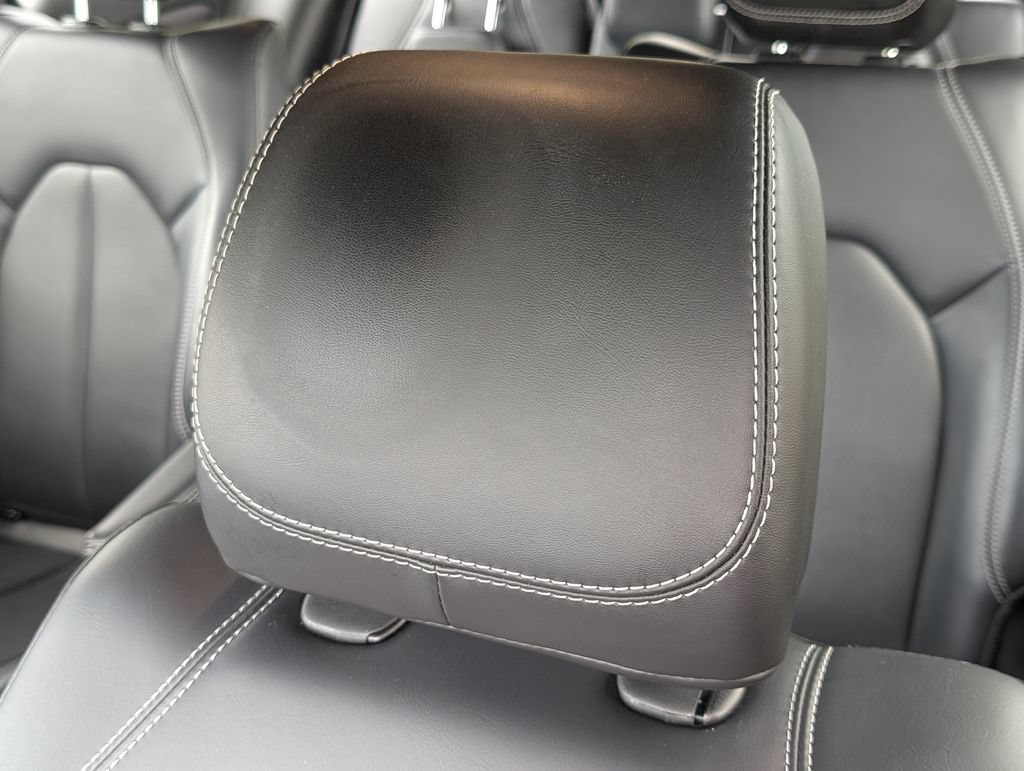Used 2023 Chrysler Pacifica Touring-L w/ S Appearance Package FWD image 15