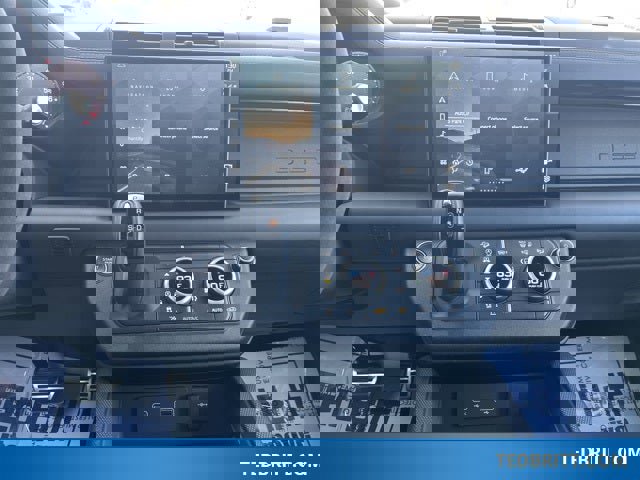 Used 2024 Land Rover Defender 90 V8 image 27