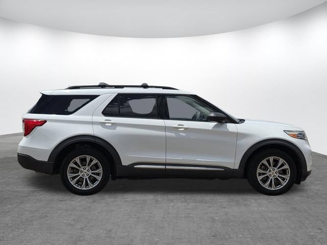 Certified 2020 Ford Explorer XLT w/ Equipment Group 202A AWD/4WD image 3