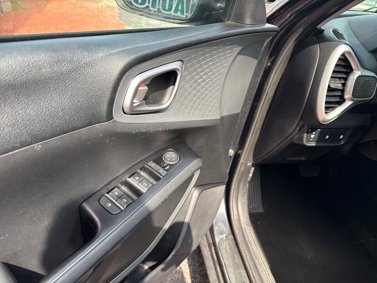 Used 2020 Kia Soul LX FWD image 15