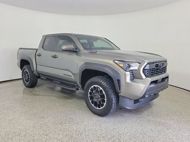 Used 2025 Toyota Tacoma TRD Off-Road AWD/4WD image 4