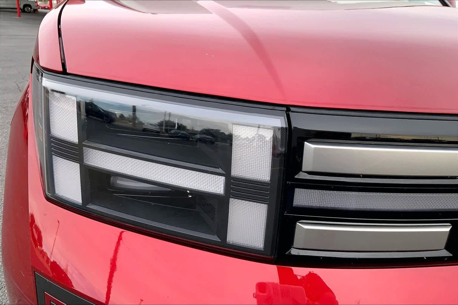Used 2025 Hyundai Santa Fe SEL FWD image 28