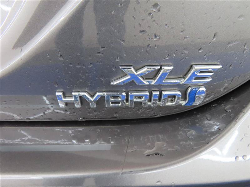 Used 2020 Toyota Camry XLE FWD image 13